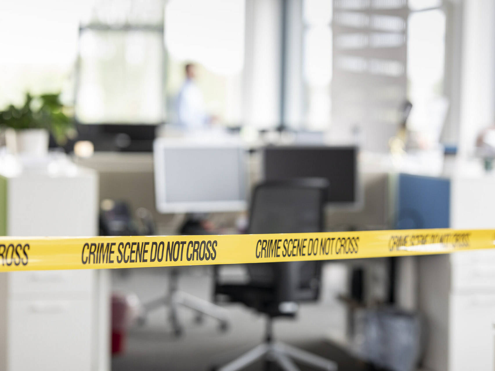 Abgesperrtes Büro mit Tatort-Absperrband