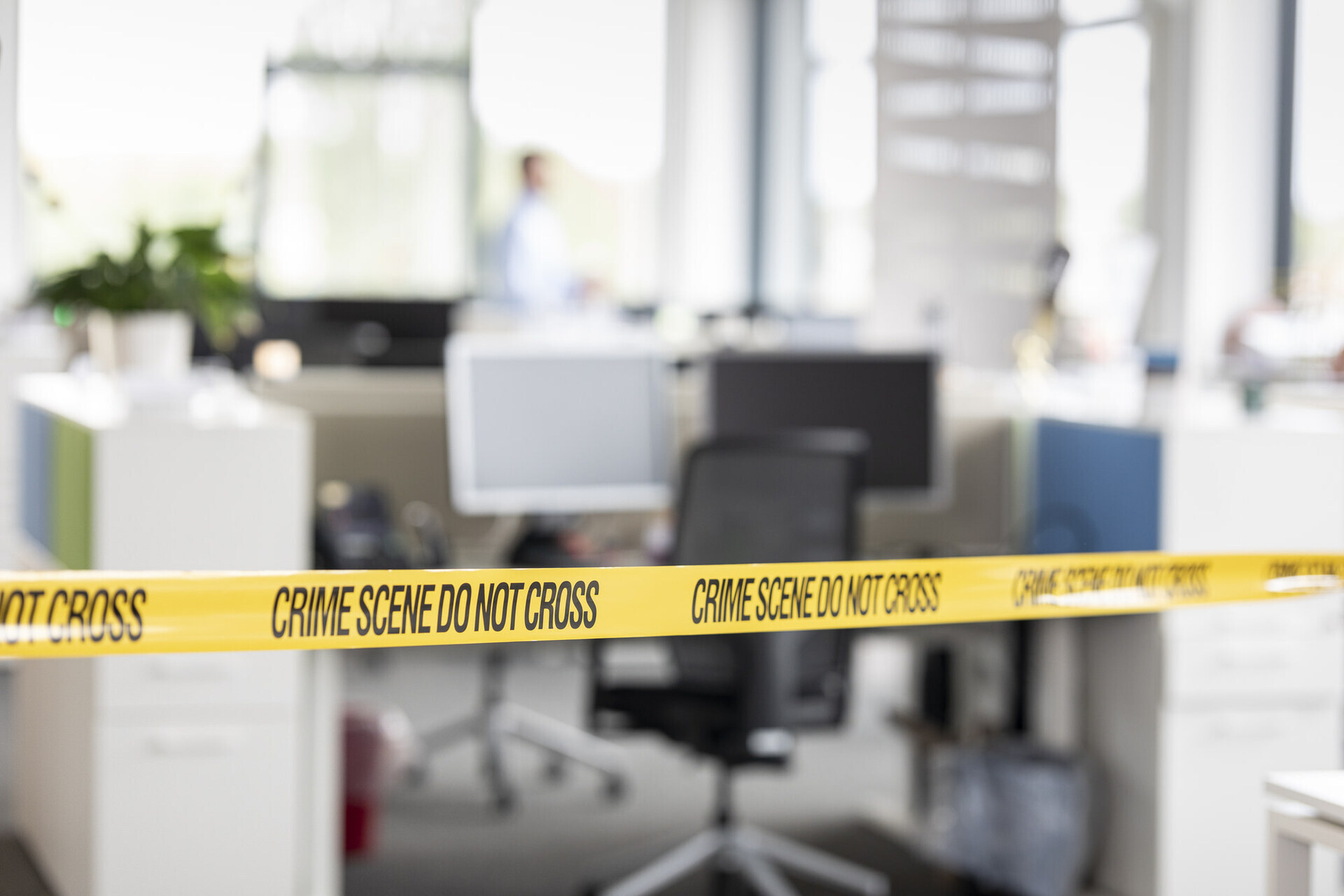 Abgesperrtes Büro mit Tatort-Absperrband
