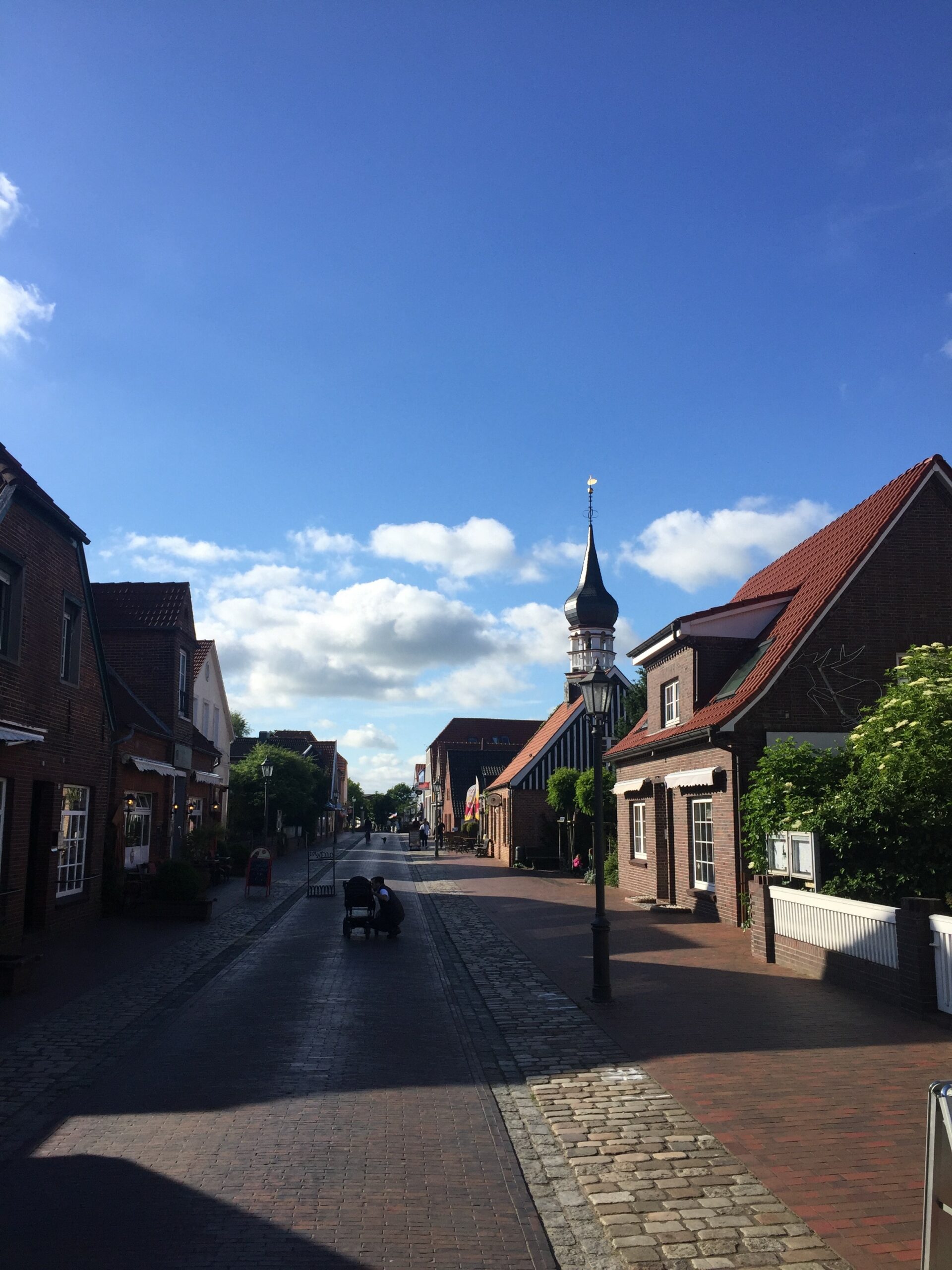 Straßenansicht kleines Dorf
