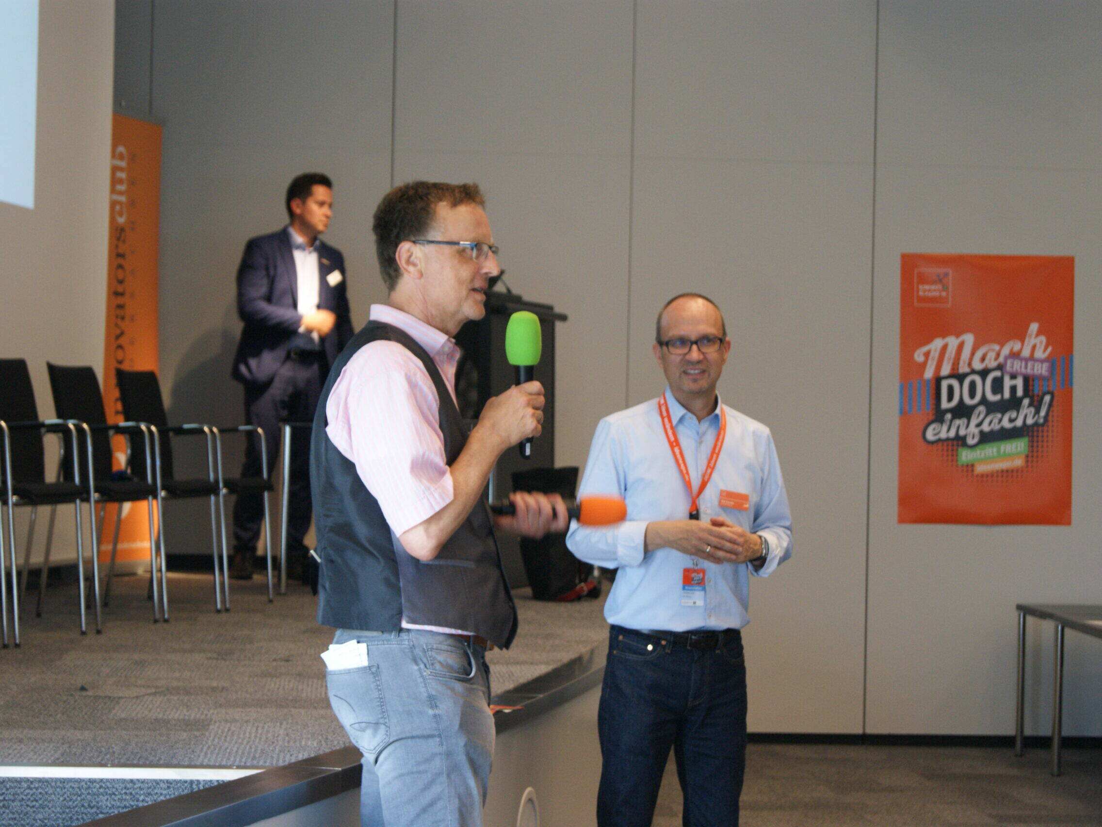 Veranstaltung innovatorsclub - 2 Redner bei Vortrag